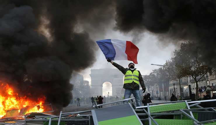 Autoridades blindan París ante protestas antigubernamentales