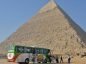 Autobús turístico explota cerca de pirámides en Egipto, dejando muertos y heridos