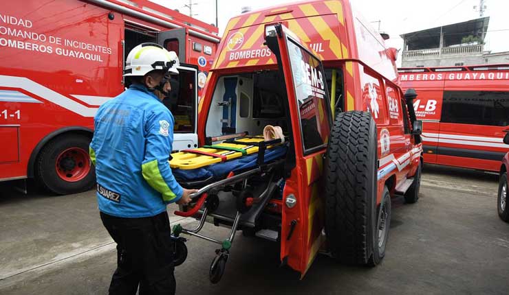 Cuerpo de bomberos de Guayaquil renueva ambulancias con capacidad para asistir a dos pacientes