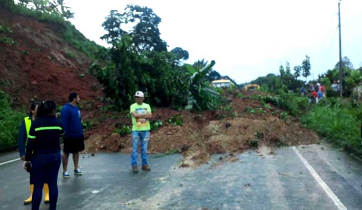 Cierre de vía a Pedernales por derrumbe