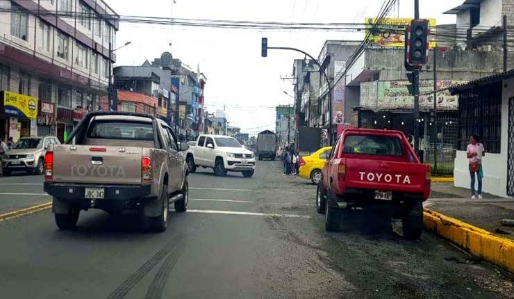 Choferes reclaman por semaforización en Santo Domingo